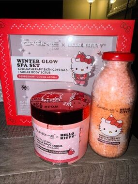 The Crème Shop x Hello Kitty Winter Glow Spa Set - Peppermint Cocoa - with box!